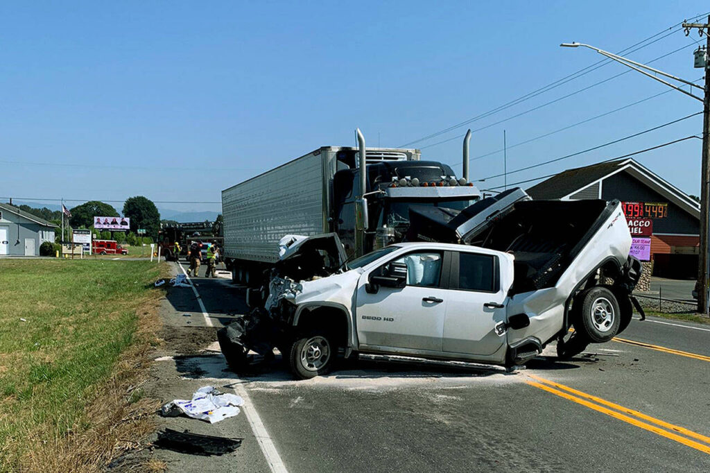 SemiTruckCrash-2416-1024x682