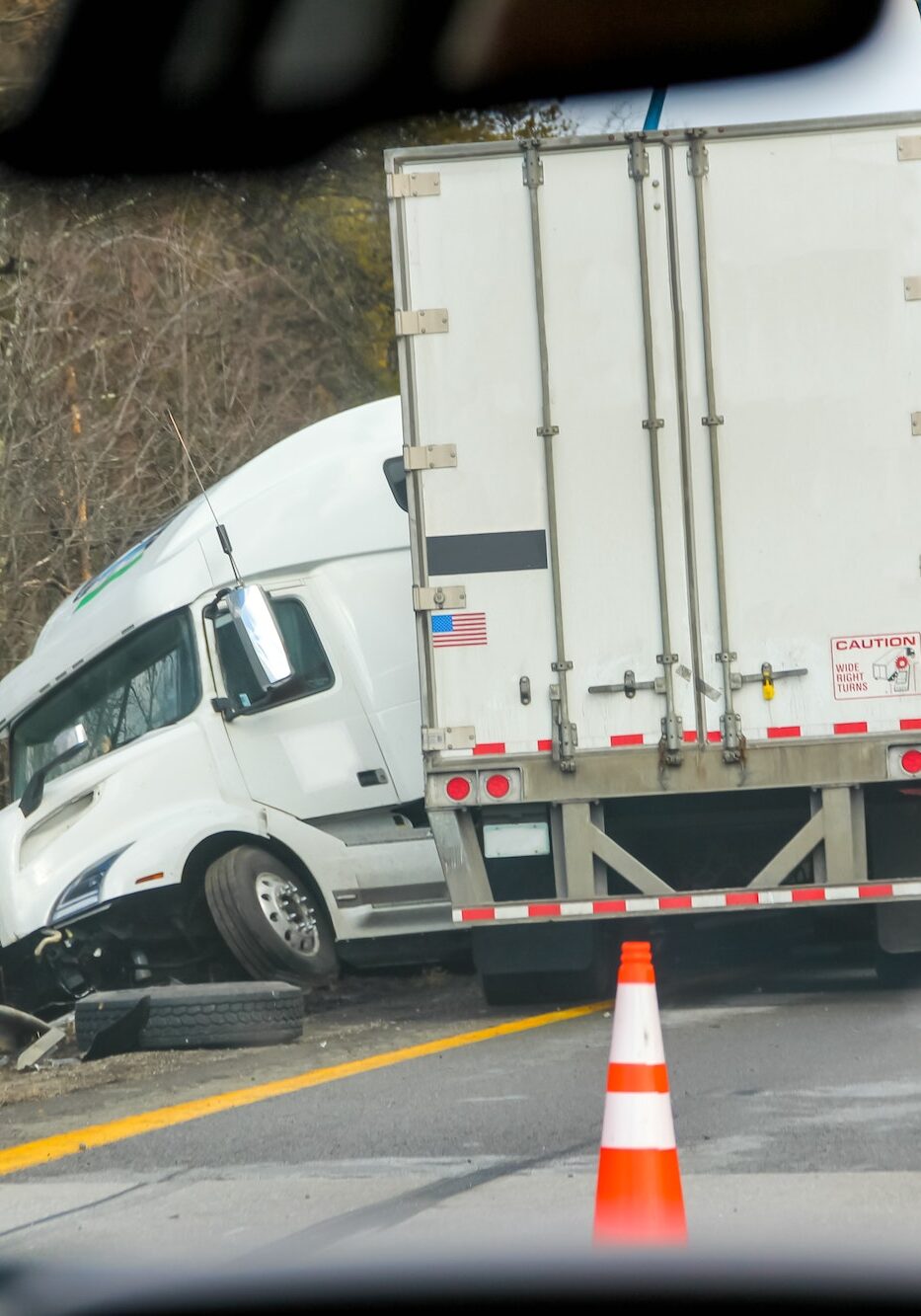 the-indiscretion-of-truck-drivers-in-interstates-are-the-most-common-cause-of-fatal-accidents-in-usa